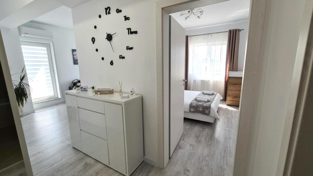 Bright Stylish Apartment In Pitesti 피테슈티 외부 사진